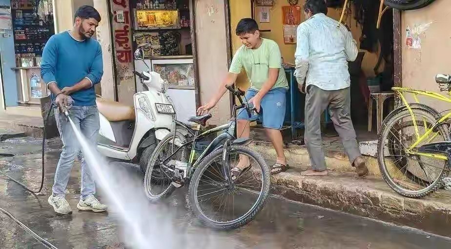 印度中央邦饮用水遭污染，疑厕所污水进入饮用水管道，已致10人死亡，200多人在医