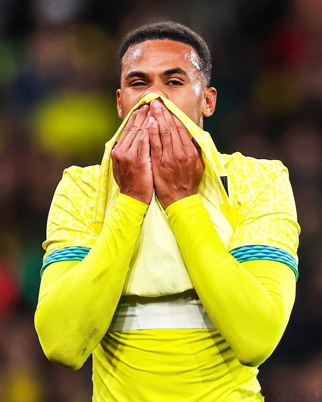 🤕TA：加布里埃尔右大腿肌肉受伤，将接受进一步检查，可能要缺阵1至2个月...