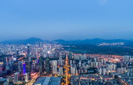 今天咱们不聊那些高不可攀的名校，就踏踏实实地聊一所公办的、在广州的、就业还不错的