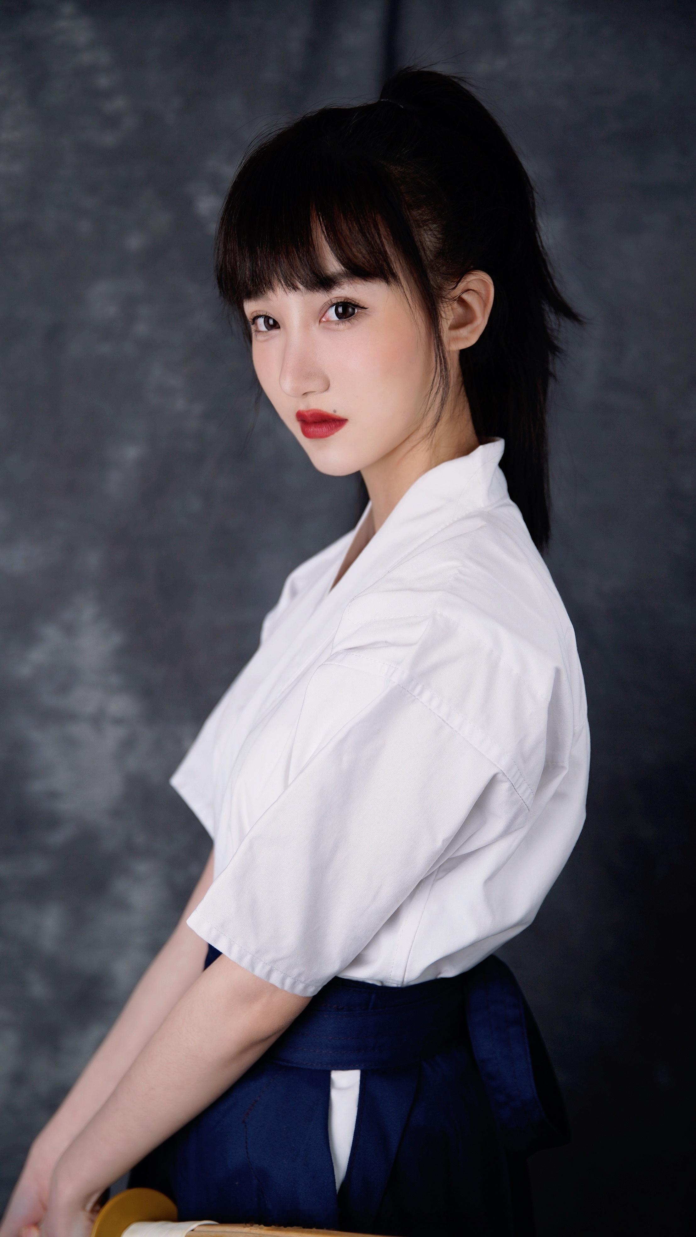 陈若彤 上海视觉艺术学院18播音 99年 巨蟹座 身高172cm 体重42.5k