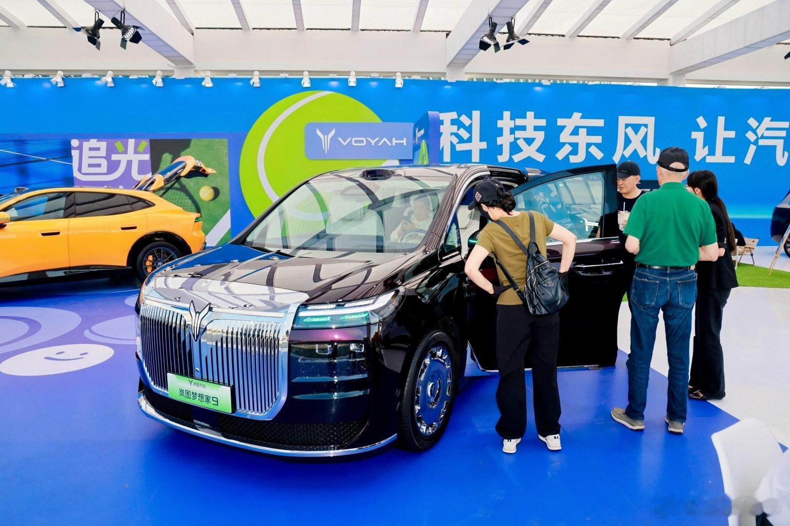10月12日，2026东风·岚图汽车武汉网球公开赛在光谷国际网球中心开幕。作为W