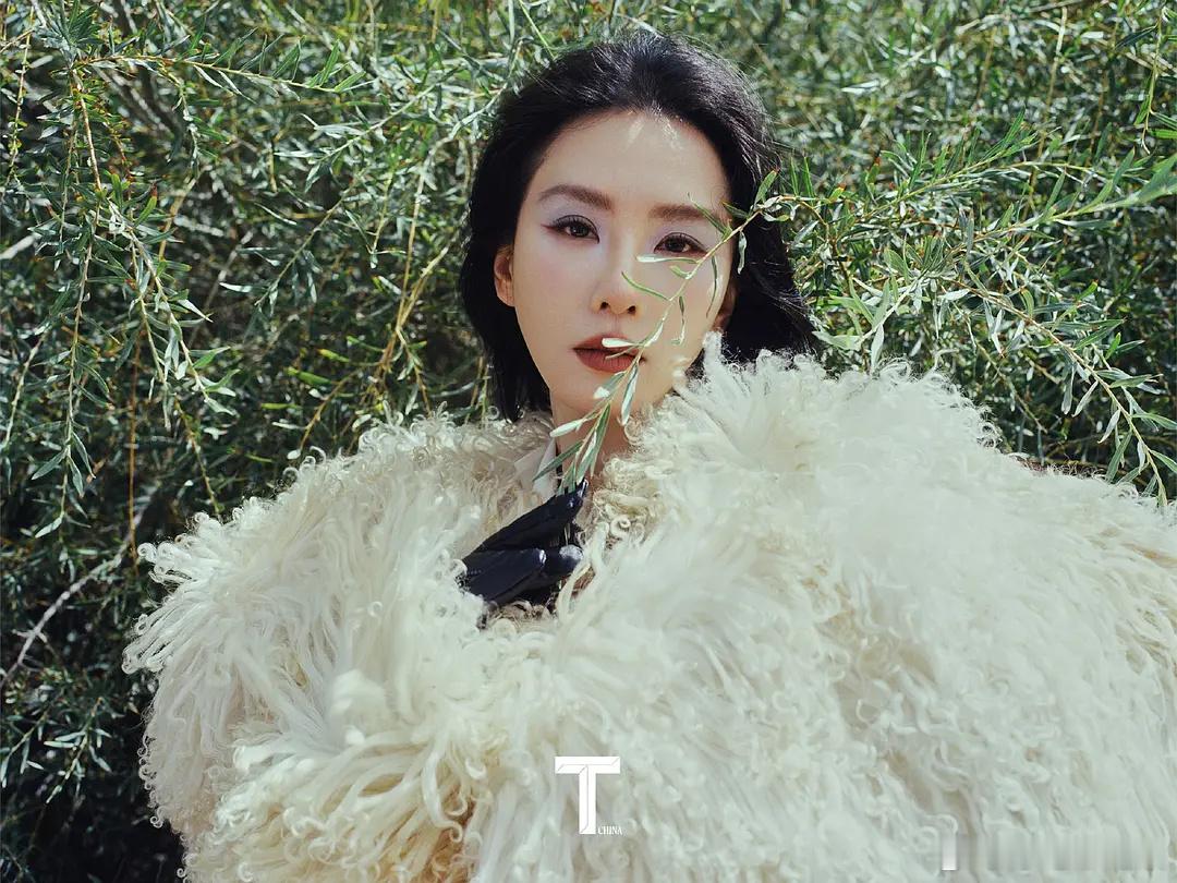 刘诗诗这是在搞什么抽象，真的很完美的把自己的缺点展露了出来 ​​​