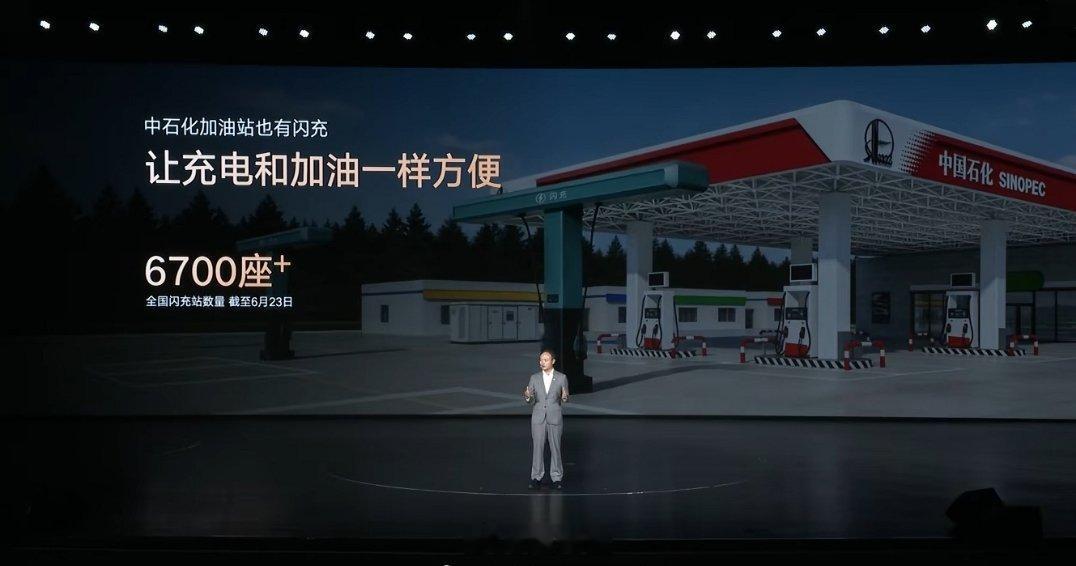 腾势N8L闪充版闪充版腾势N8L纯电续航有430km,作为一款插混车型已经快和小