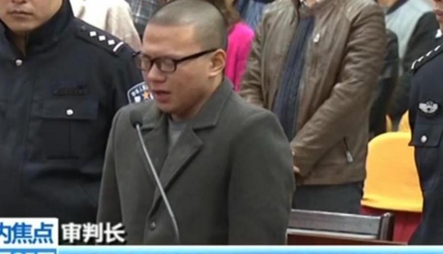2014年，四川18岁小伙网购24支玩具枪被判无期徒刑，他在法庭上撕心裂肺对法官