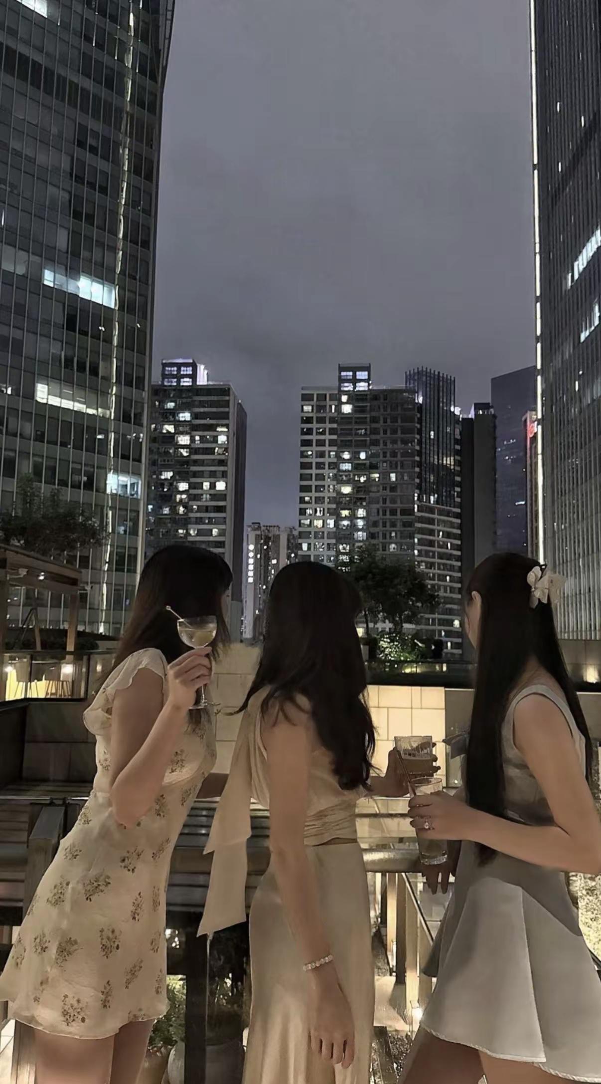 岁月添风霜，初心未曾改，我还是原来的我。一路走来，有人劝我圆滑，有人逼我妥协，见