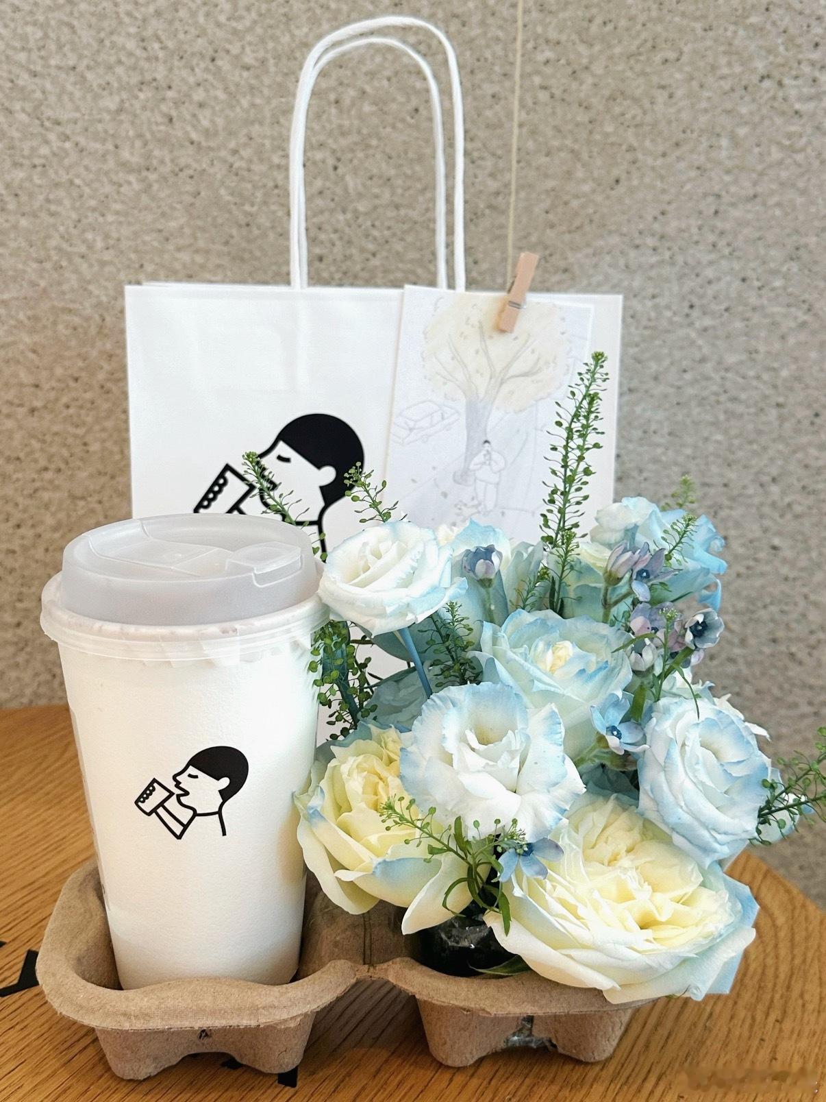 我已经能想到今天立秋，立秋的第一杯奶茶满街骑手了