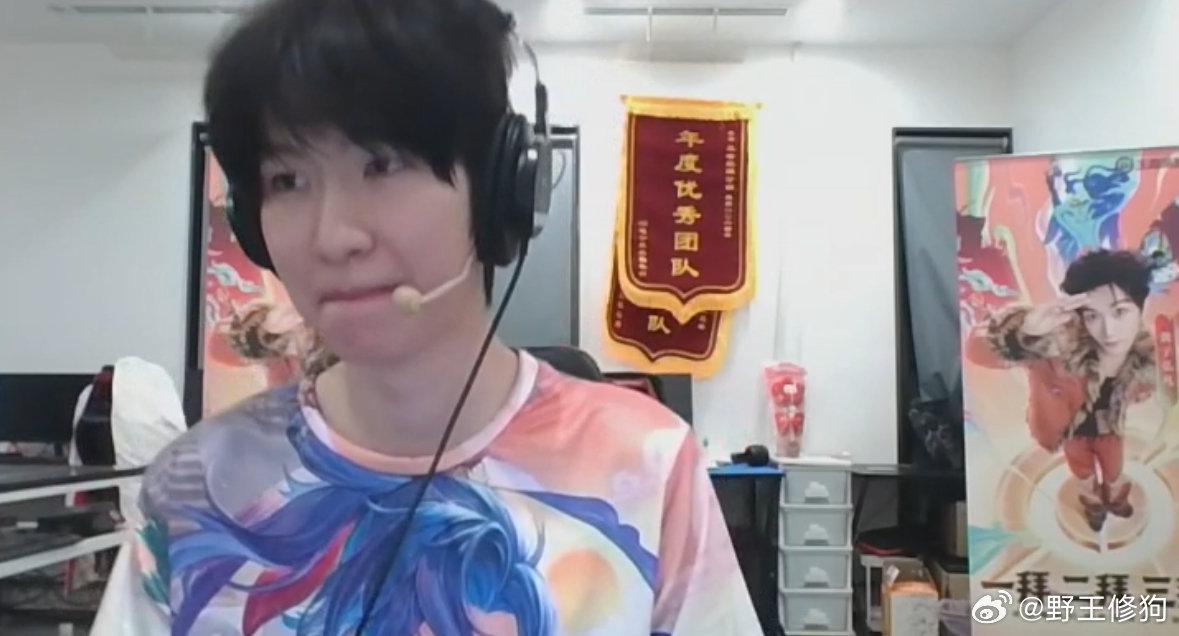 一诺大帅和黄子弘凡打王者谁能看到这个一诺和黄子弘凡打王者不笑的是这个👍哥几个是