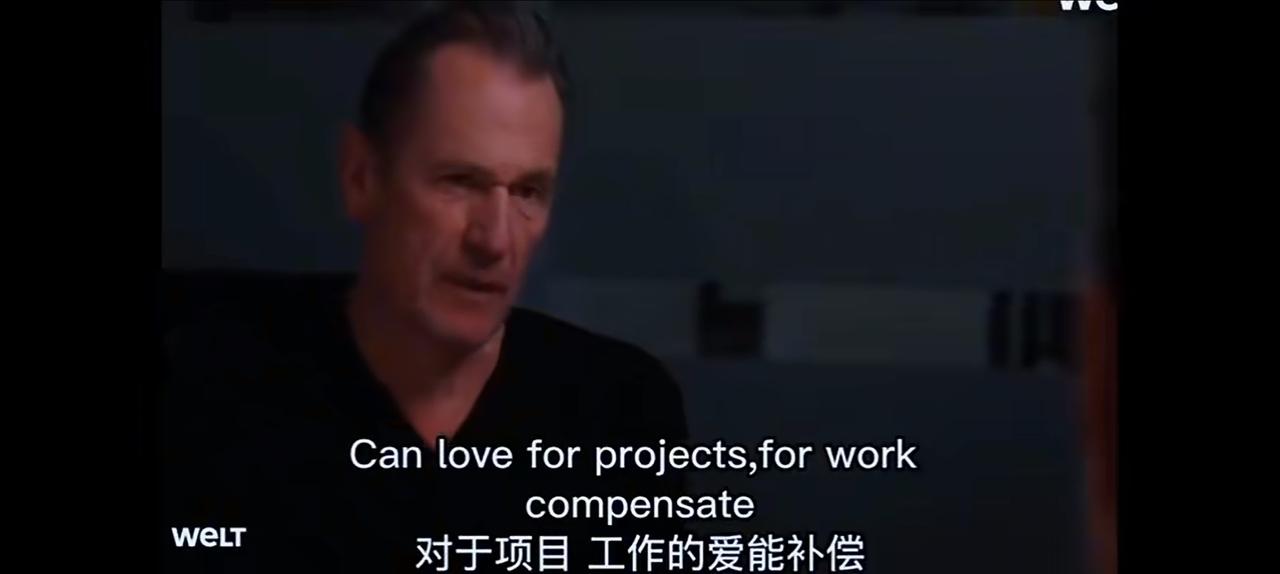 原来，内心对爱的渴望，真的是金钱不能满足的。你可以买来很多人的陪伴，但是你买不来