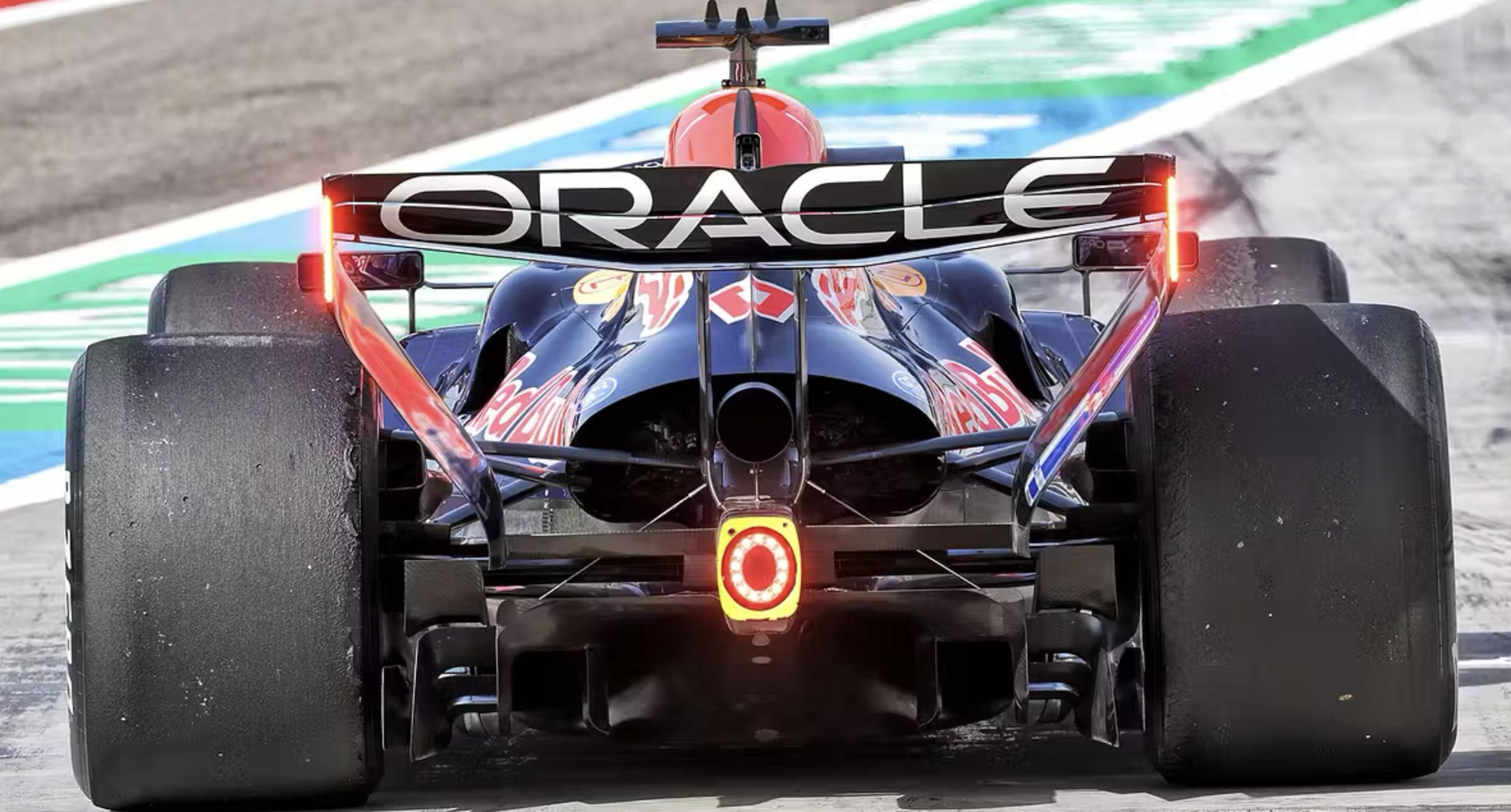 F1 今年F1赛车的中央尾灯从方形改成了圆形设计，可以减轻180克的重量。这个尾