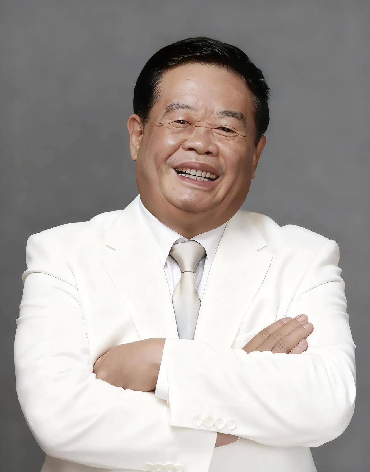 曹德旺说，
福耀4万多人，
平均一个月到手大概1万块。
跟同行比，已经“略高”了