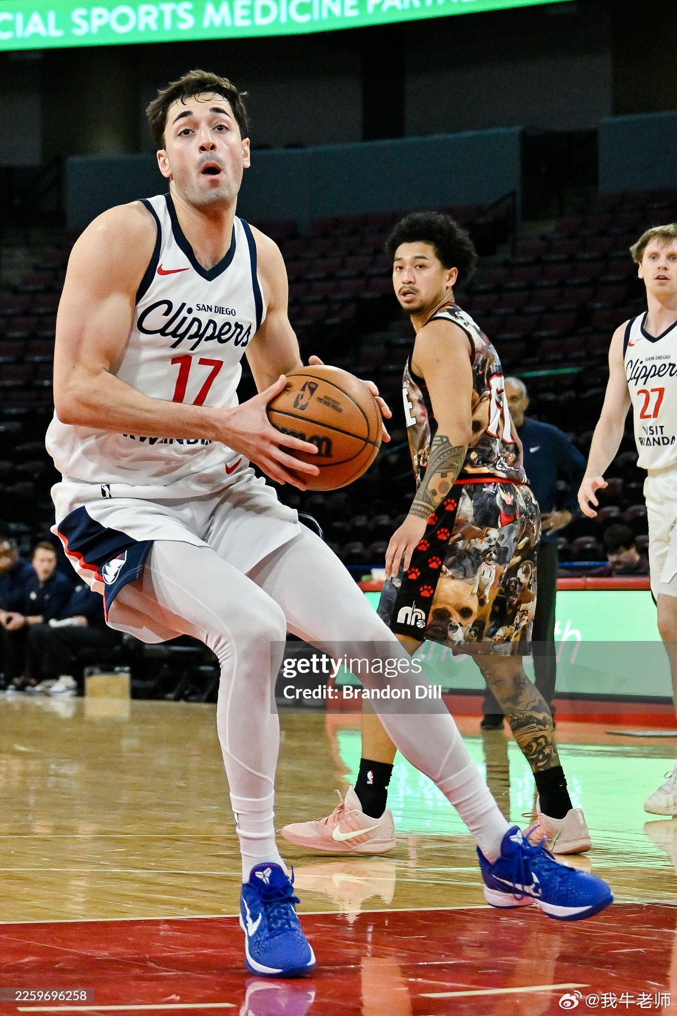 MFFL 来自Jake Fischer的消息。我牛签下普拉基达斯，这是一份双向合