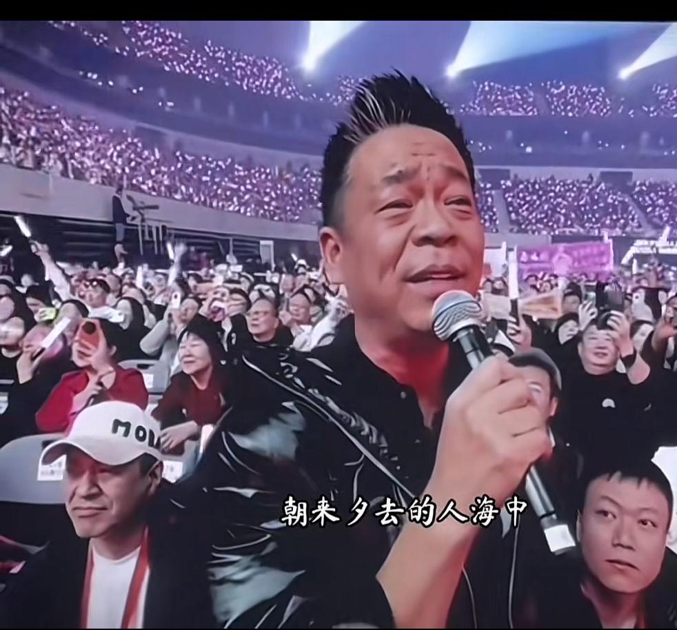 谁能认出这是谁？出现在岳云鹏的演唱会上，他激动的向岳云鹏说：“欢迎你来到我的家乡