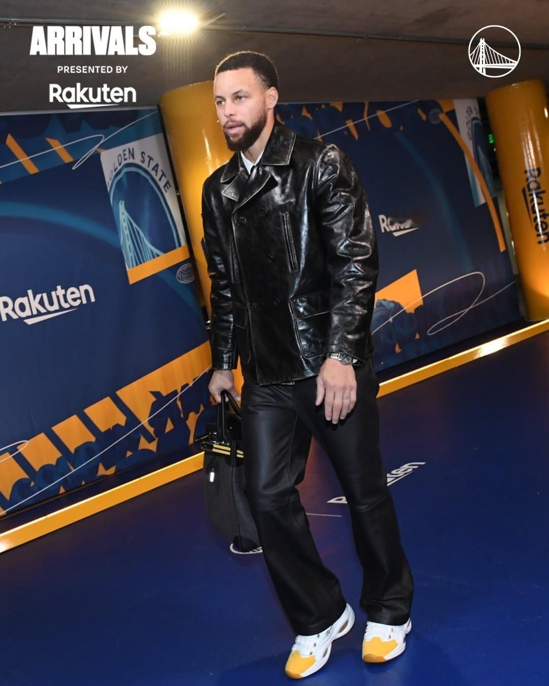 库里这一天天的 致敬老前辈 ，想起年少的我 穿起了自己当年圣诞大战的PE， 比赛