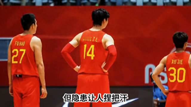 中国男篮两分险胜黎巴嫩，年轻队员拼出血性但失误罚球是隐患