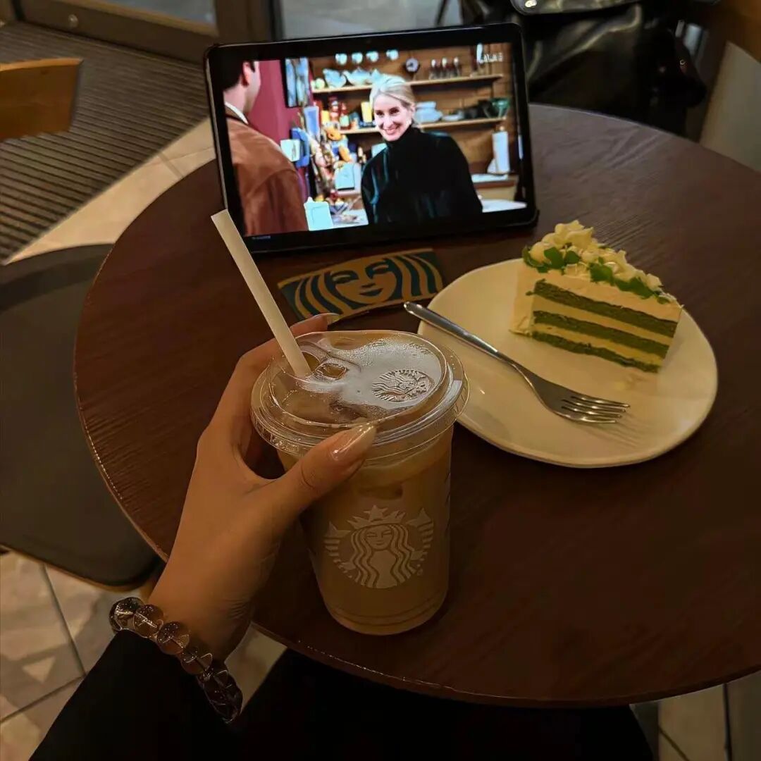 某天我遇上一个人 令我感到 同他生活胜过独活 便与他相识做他爱人亦做朋友. ​​