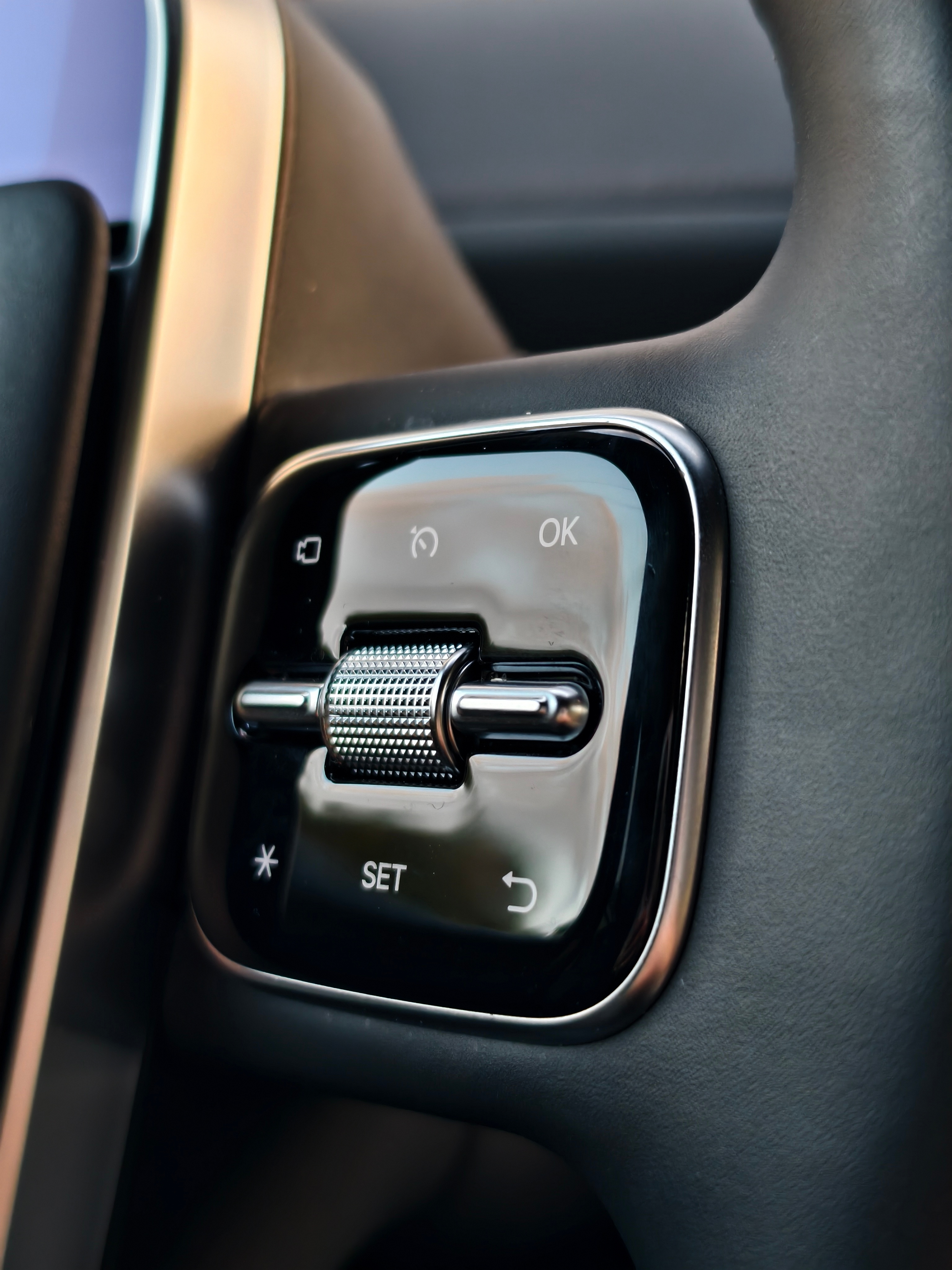 理想L9黑色内饰，是目前我觉得最舒服的～一打开车门，扑面而来的是一种沉稳而庄重，