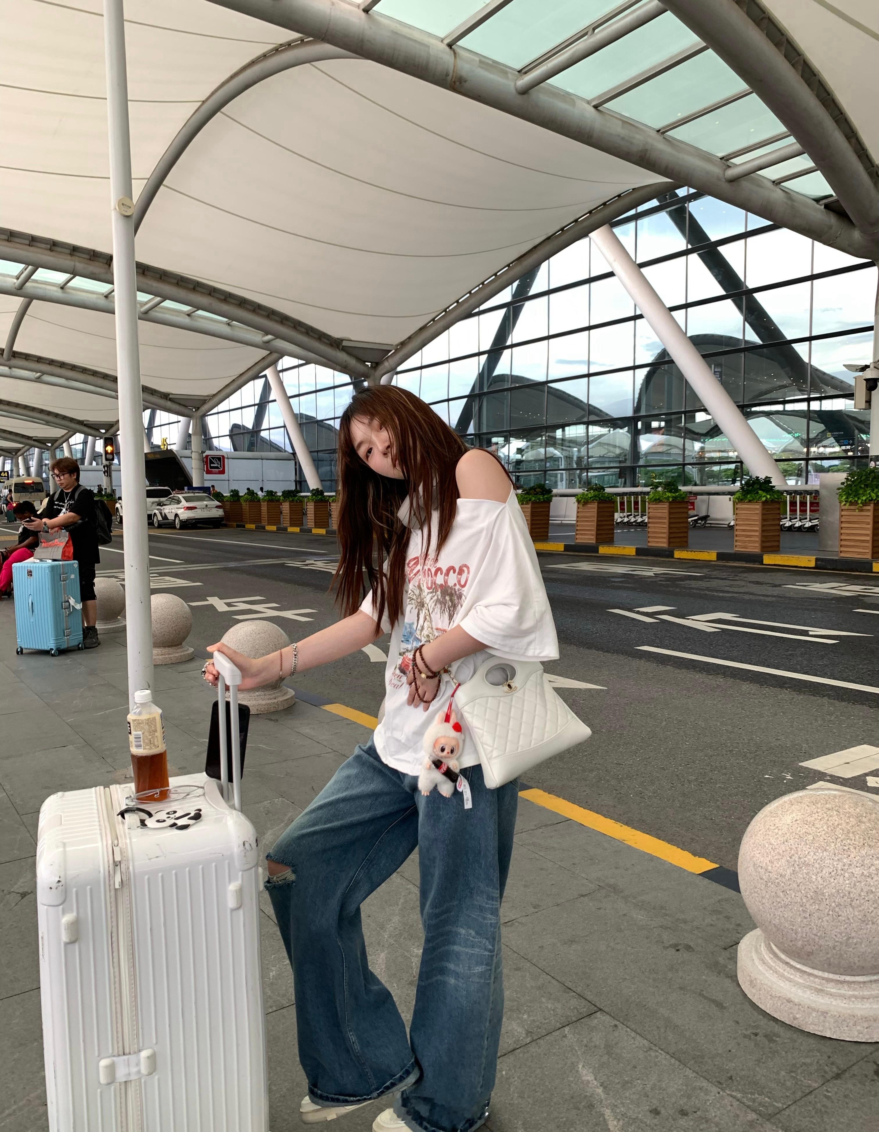 富人新标识：用iPhone同时包包上挂labubu。labubu为什么火爆韩国 