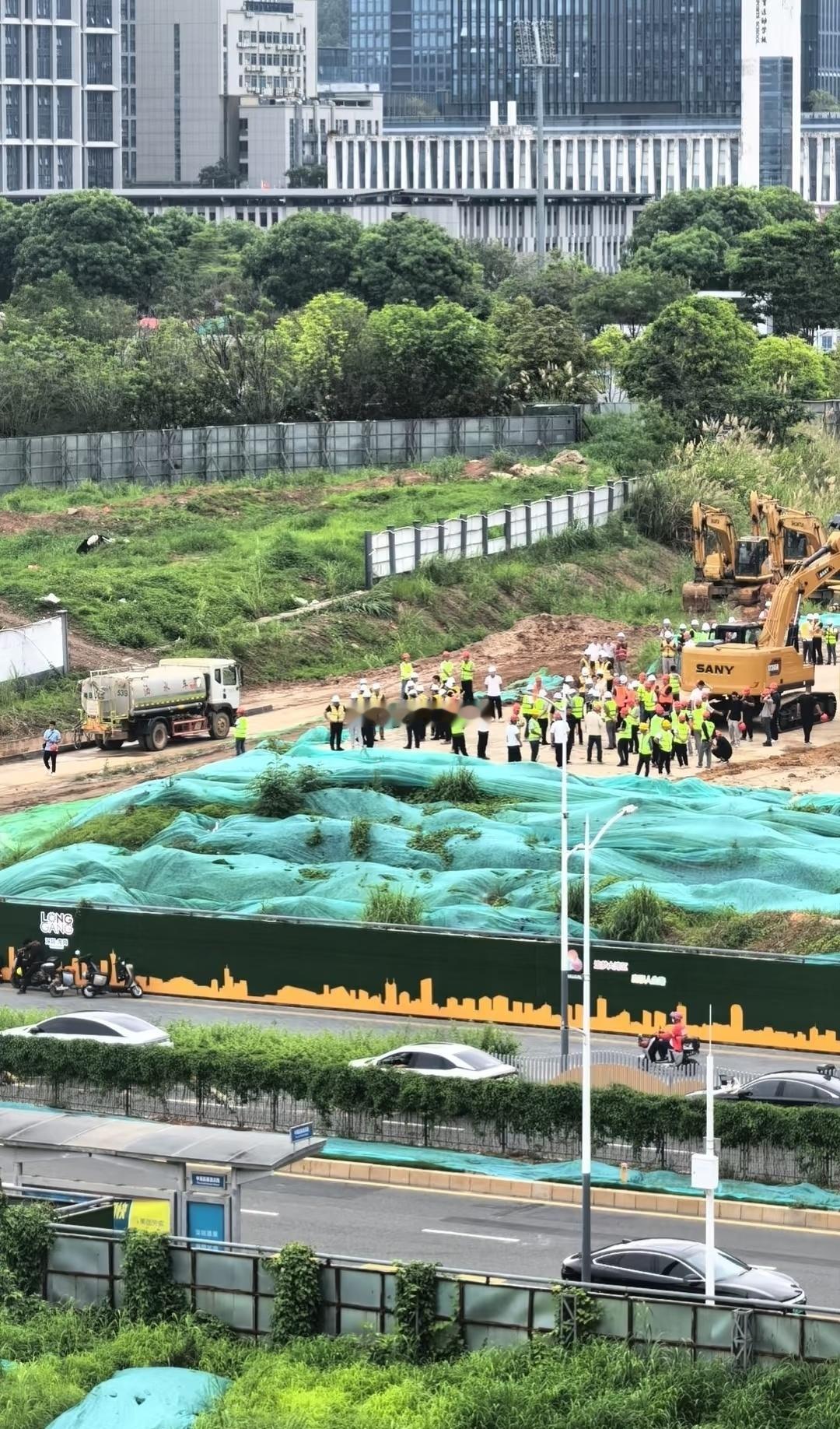 华润昨天花70.45亿在深圳拿的大运地块，已经开工了~ 