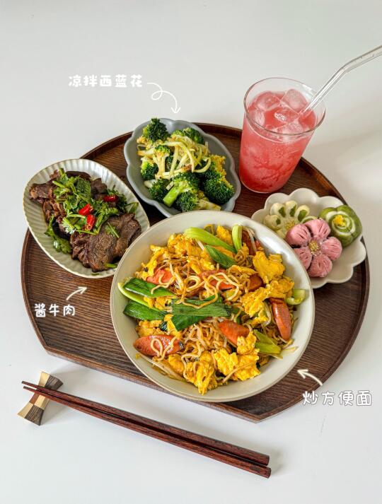 一人食｜🔥炒方便面+酱牛肉+凉拌西蓝花