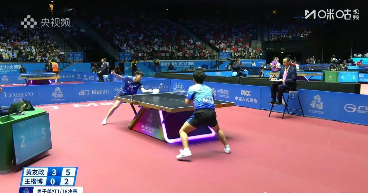黄友政直落四局晋级！
刚刚，黄友政11-9，11-7，11-7，11-3击败天津