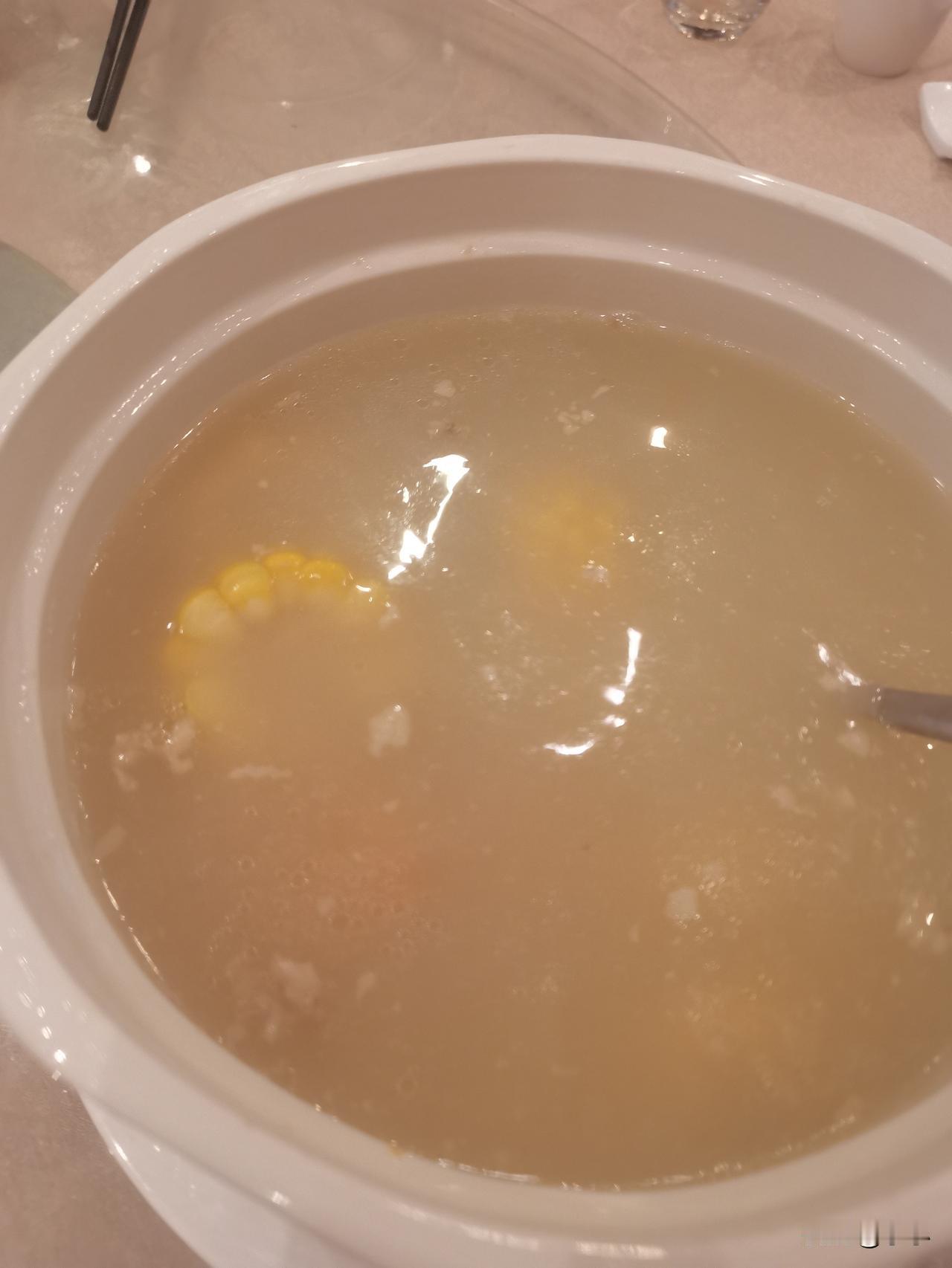 朋友圈已经是充满了浓浓的年味，只能看看就好了，发什么都不敢，我老公欠很多人的钱，