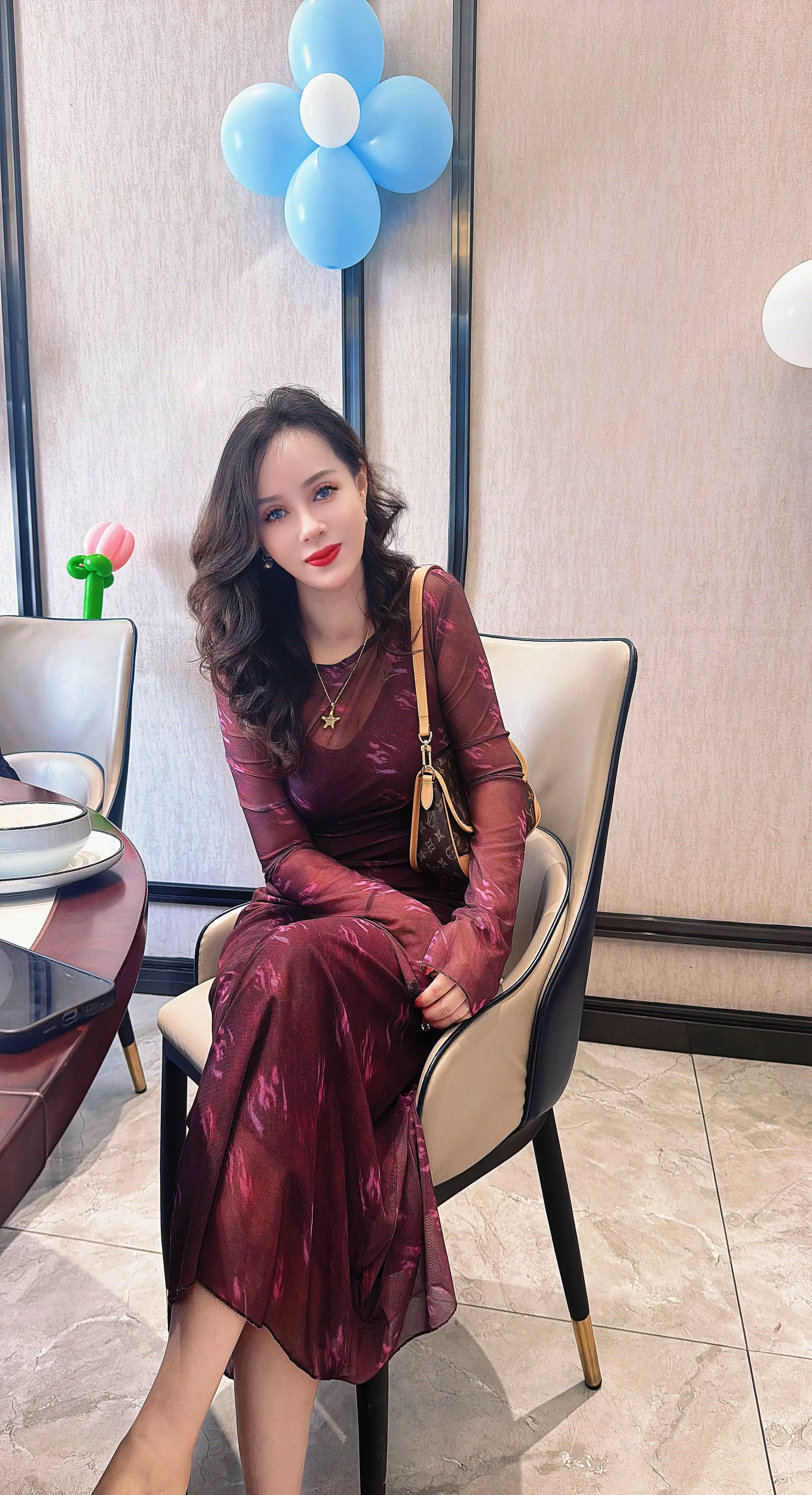 见过世面的女人不会死缠烂打，有品位的男人不会逢人就爱。知足知不足，有为...