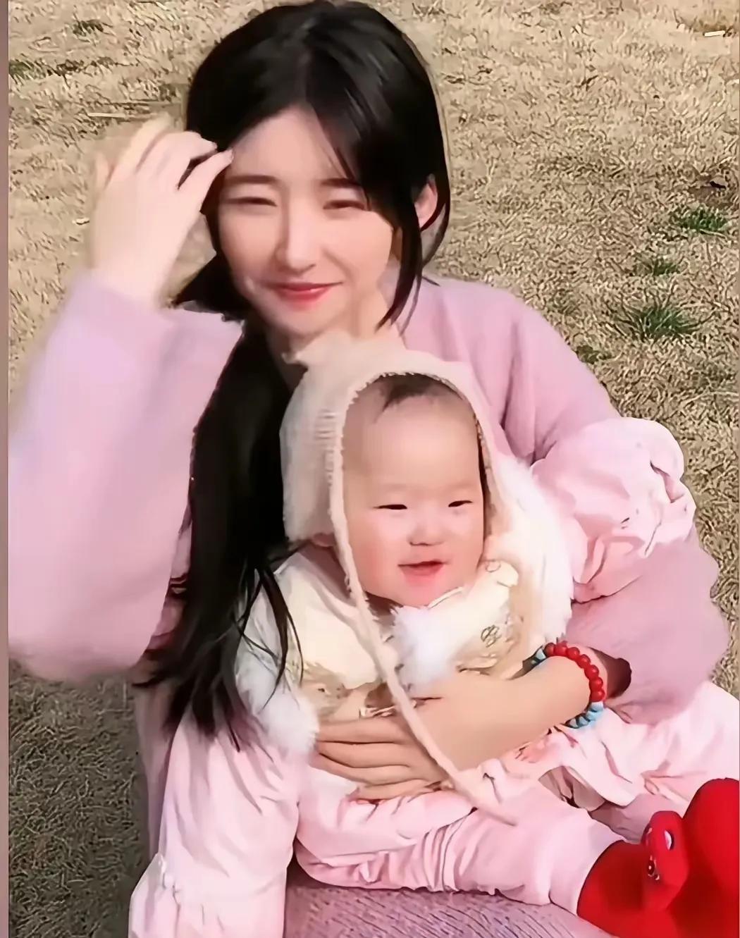 黄一鸣真的太可怜了，虽说认定孩子是王思聪的，但说了有什么用，王思聪的女友太多，她
