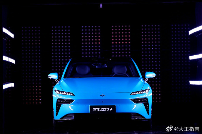 eπ007+上市全系标配激光雷达 外观上，全新外观色港湾蓝、苍穹灰令人眼前一亮智