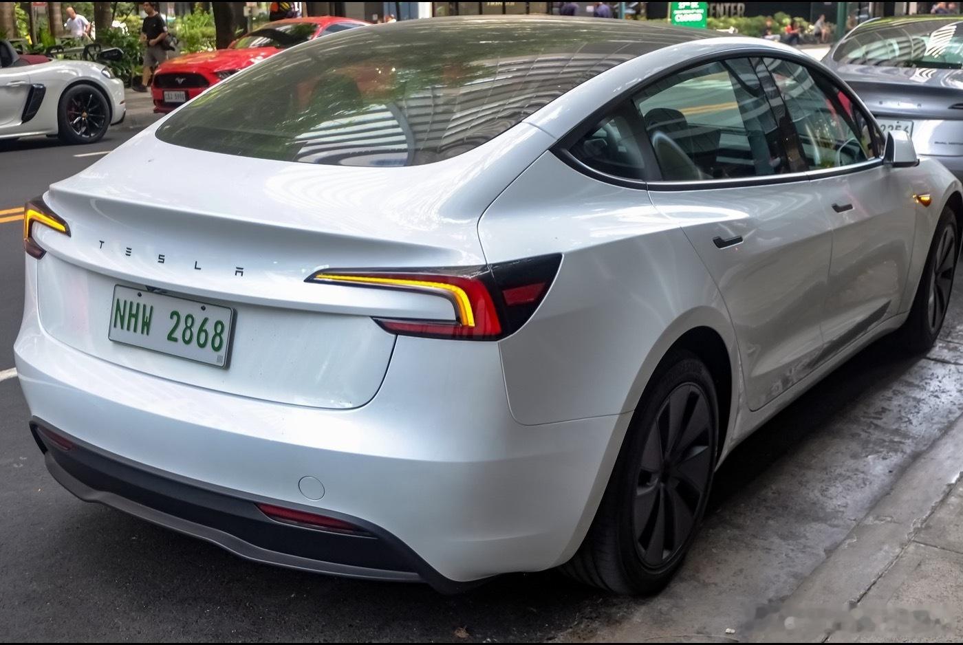特斯拉推出平价版Model38月30日，特斯拉在香港、澳门上线配置精简的Mode
