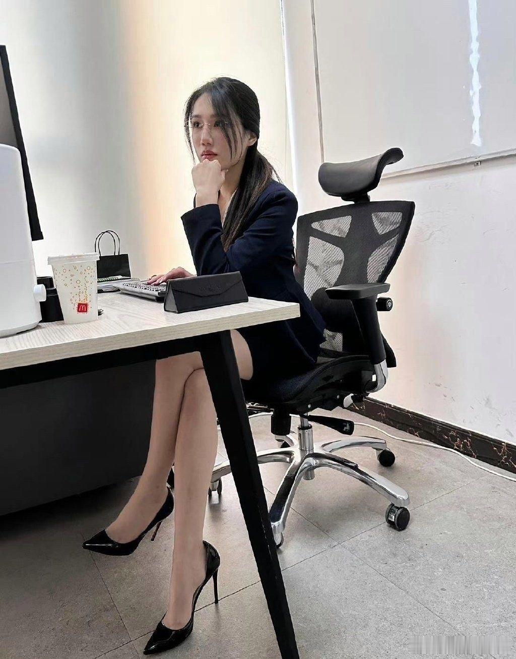 新招的秘书能打几分 ​​​