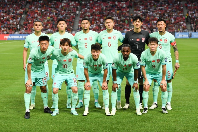 #泰国足协设60万赢球奖金##国足vs泰国# 泰国足协主席伍伦盼与球队进行视频通