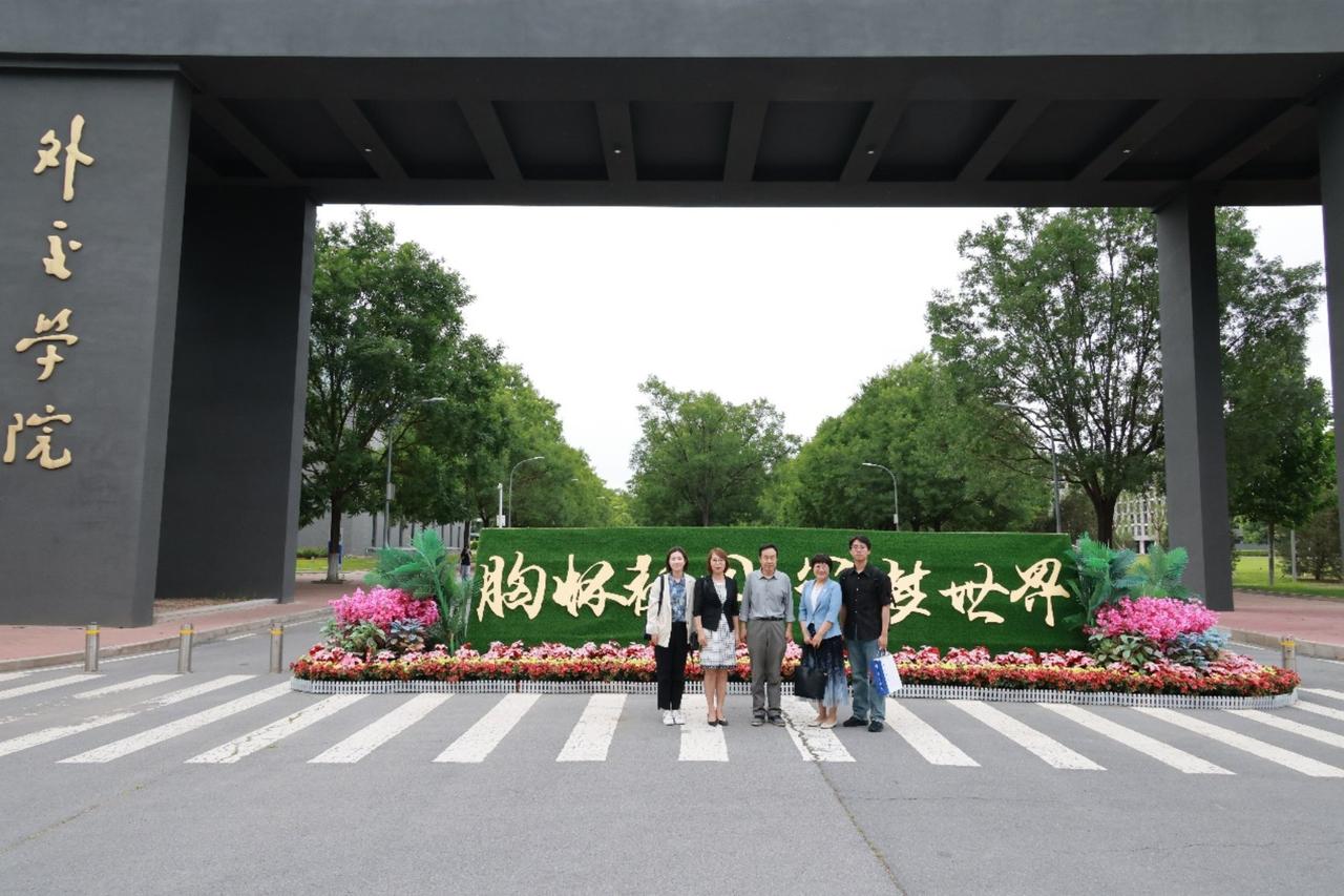 前外交官李文回国两年多，到处游说放开移民，完全无视咱们国情，属实让人费解！

李
