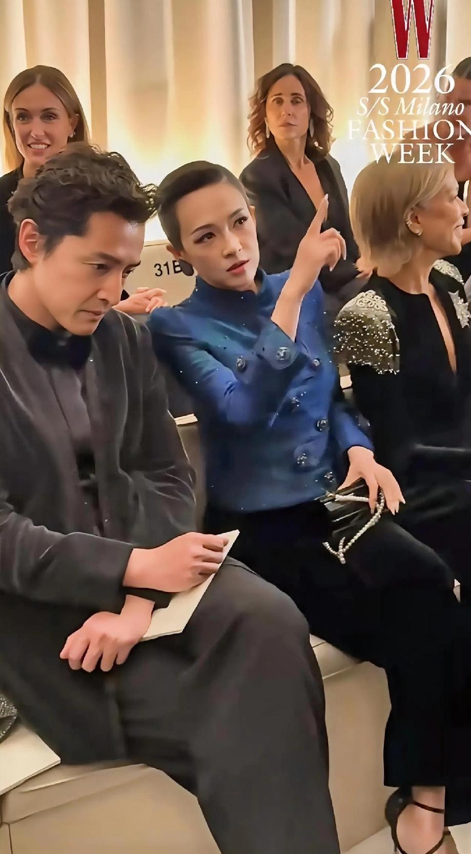 气质能和胡歌匹配的，
也就章子怡了！
好高级的两张脸，真的只有他们才配得上优雅贵
