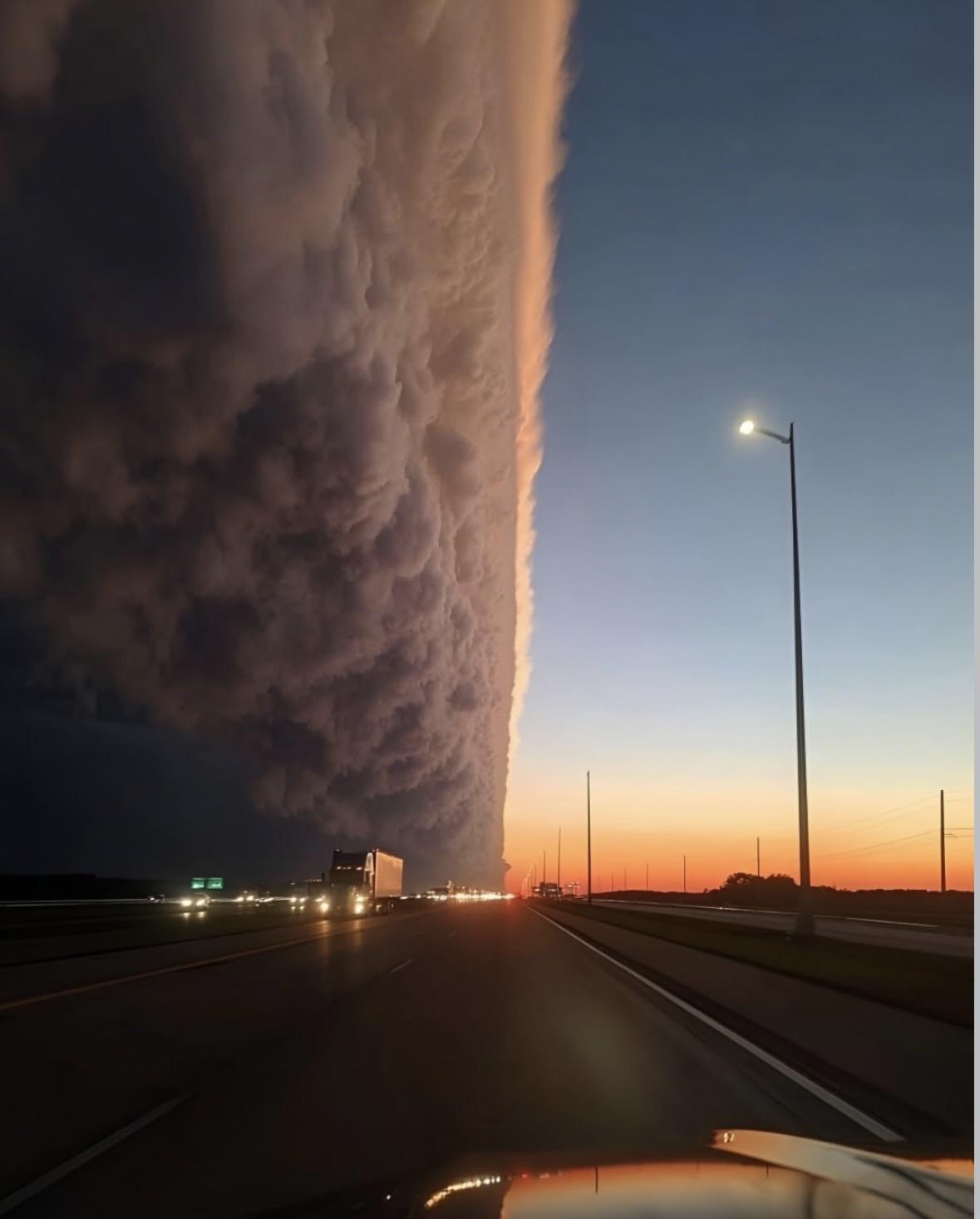 这是摄影师Gustavo Ramirez捕捉到的一道罕见的滚轴云（shelf c