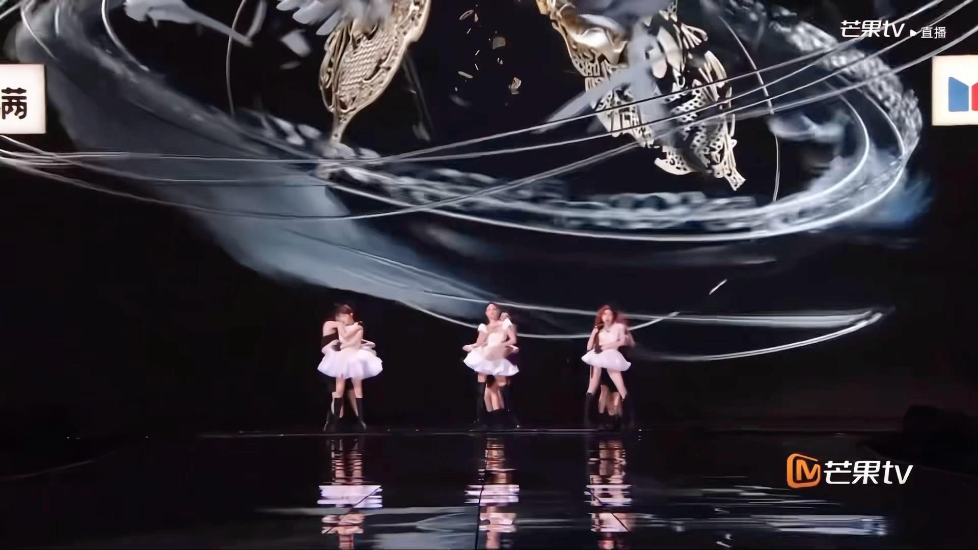 大艺术家这个黑白天鹅的变装概念做得好神啊 浪姐直播