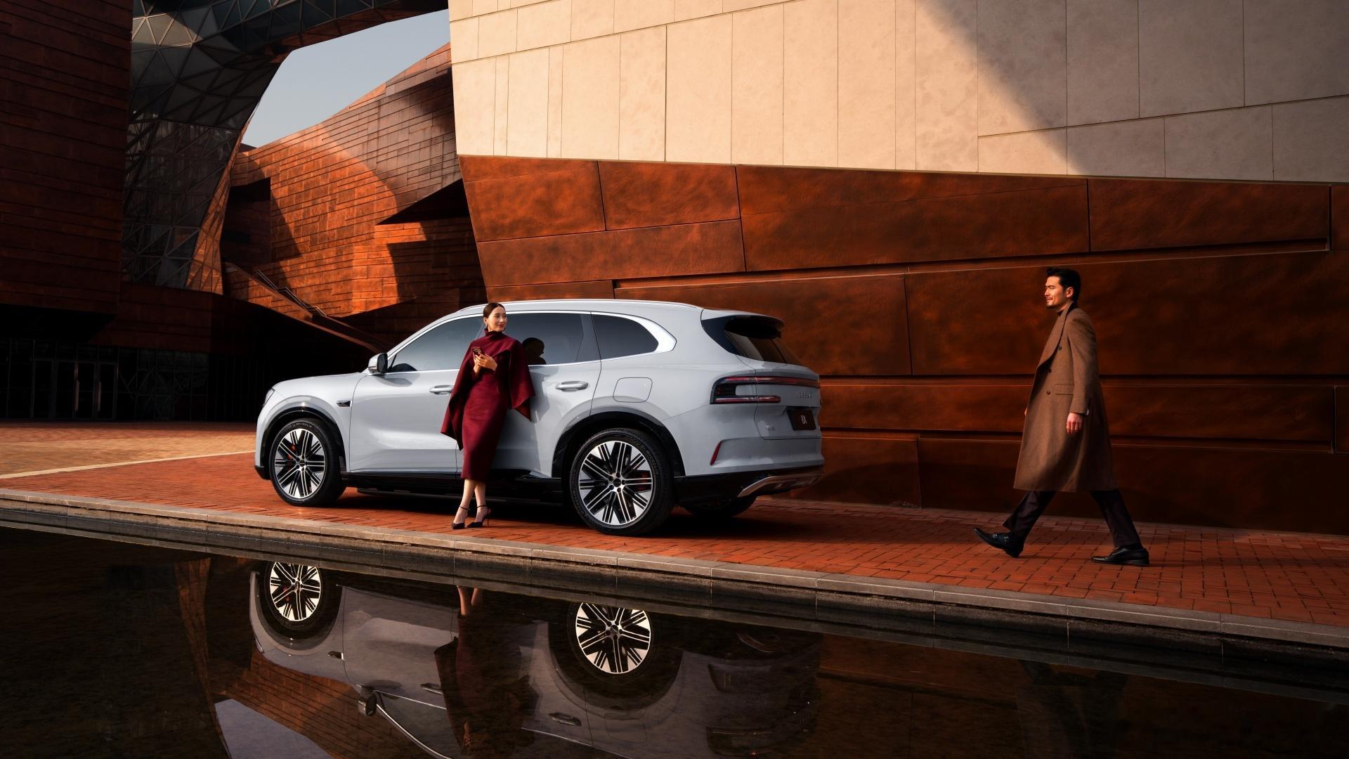 4月17日极氪 8X 及曜影版同步上市，权益后限时售价 32.98 万元起，曜影