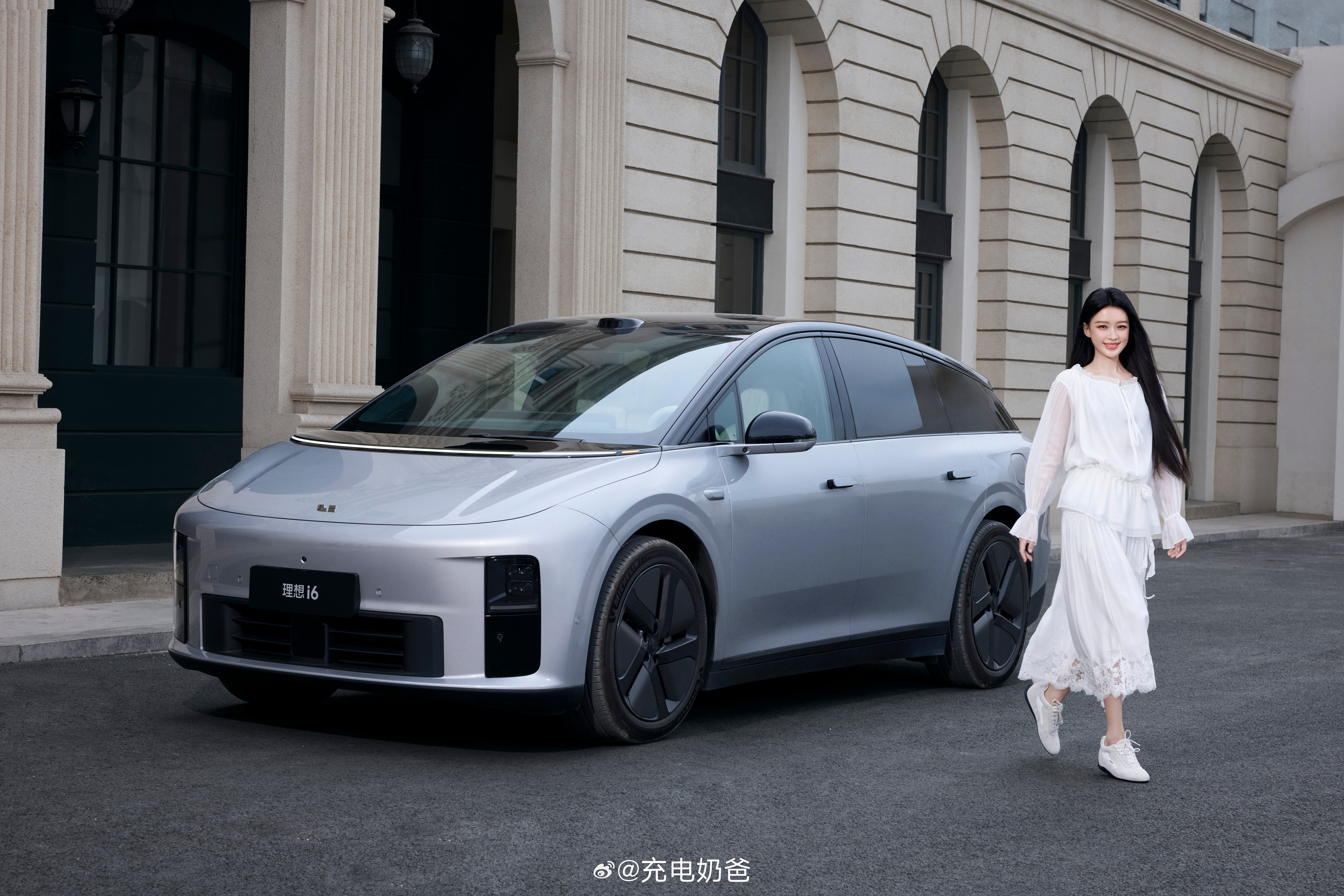 这车为何看着如此眼熟呢？噢～我有一台，理想i6理想i6理想i6
