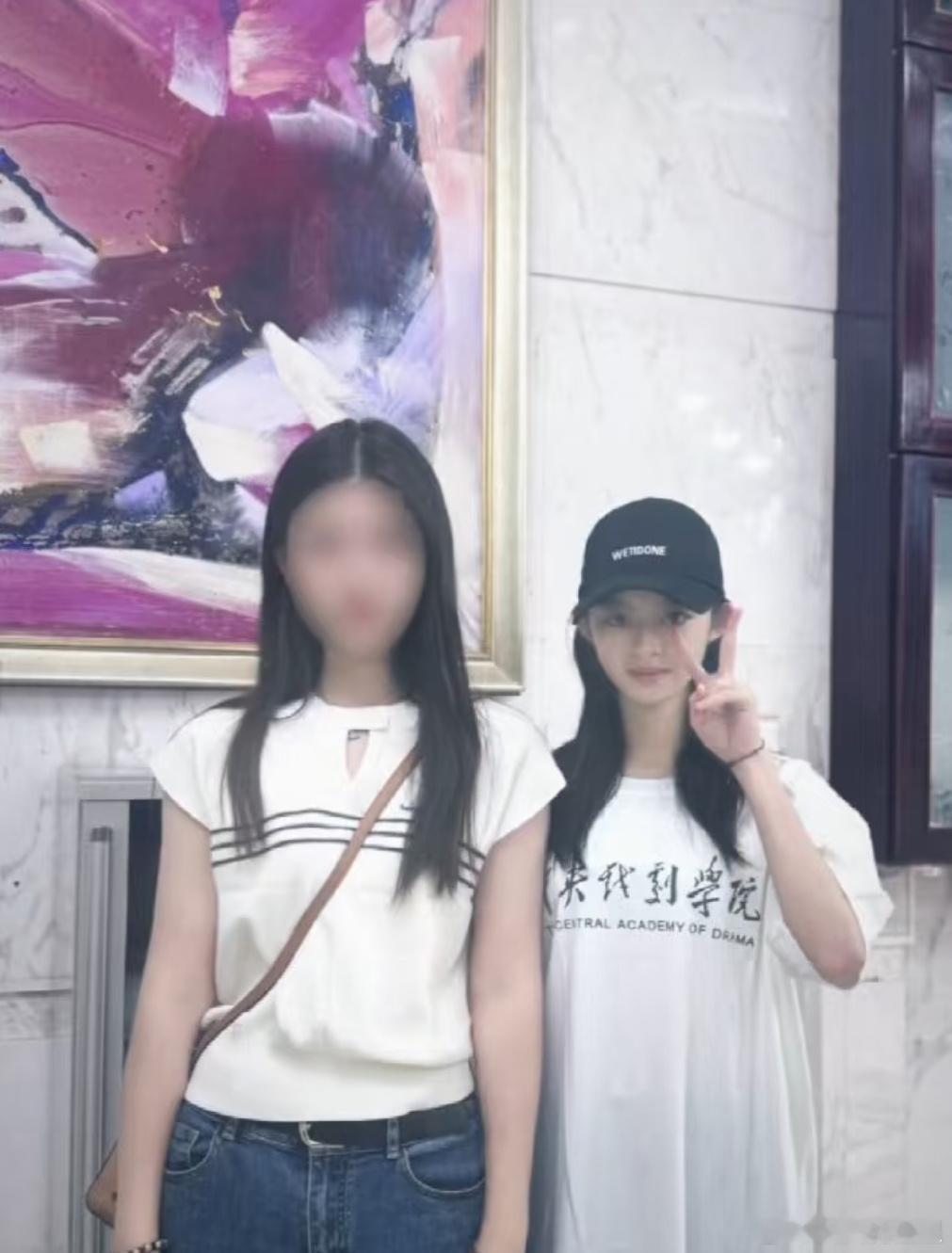 黄杨钿甜中戏开学报道了黄杨钿甜中戏报道路透 妹妹大学生活顺利呀 ​​​