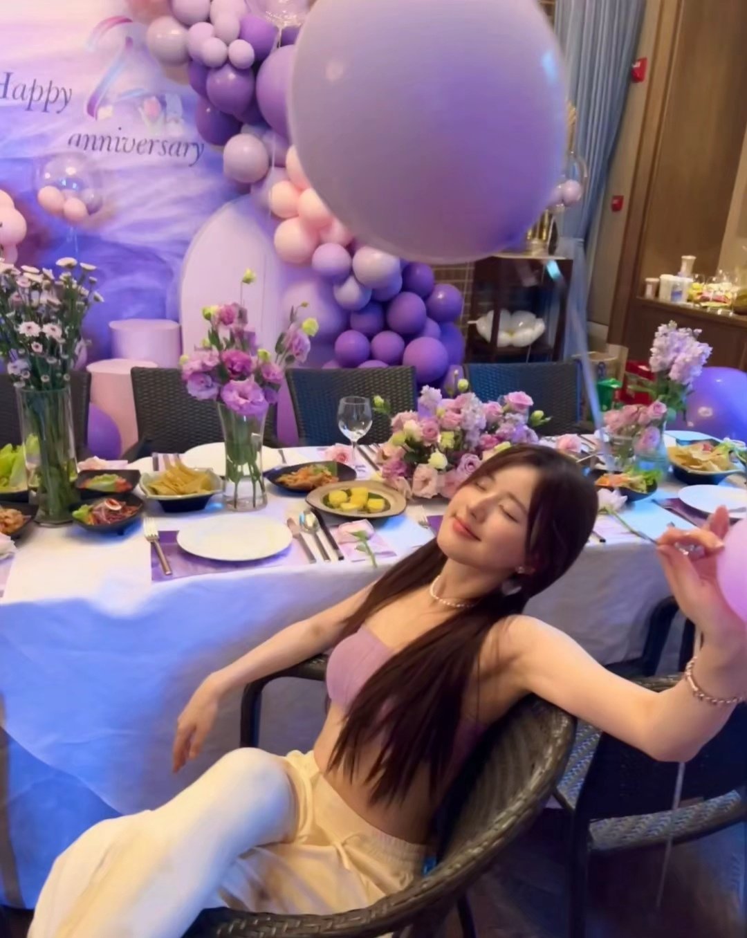 赵露思 zls赵露思 zls赵露思伊菲丹面膜代言人不管未来多艰难 都要记得抬头看