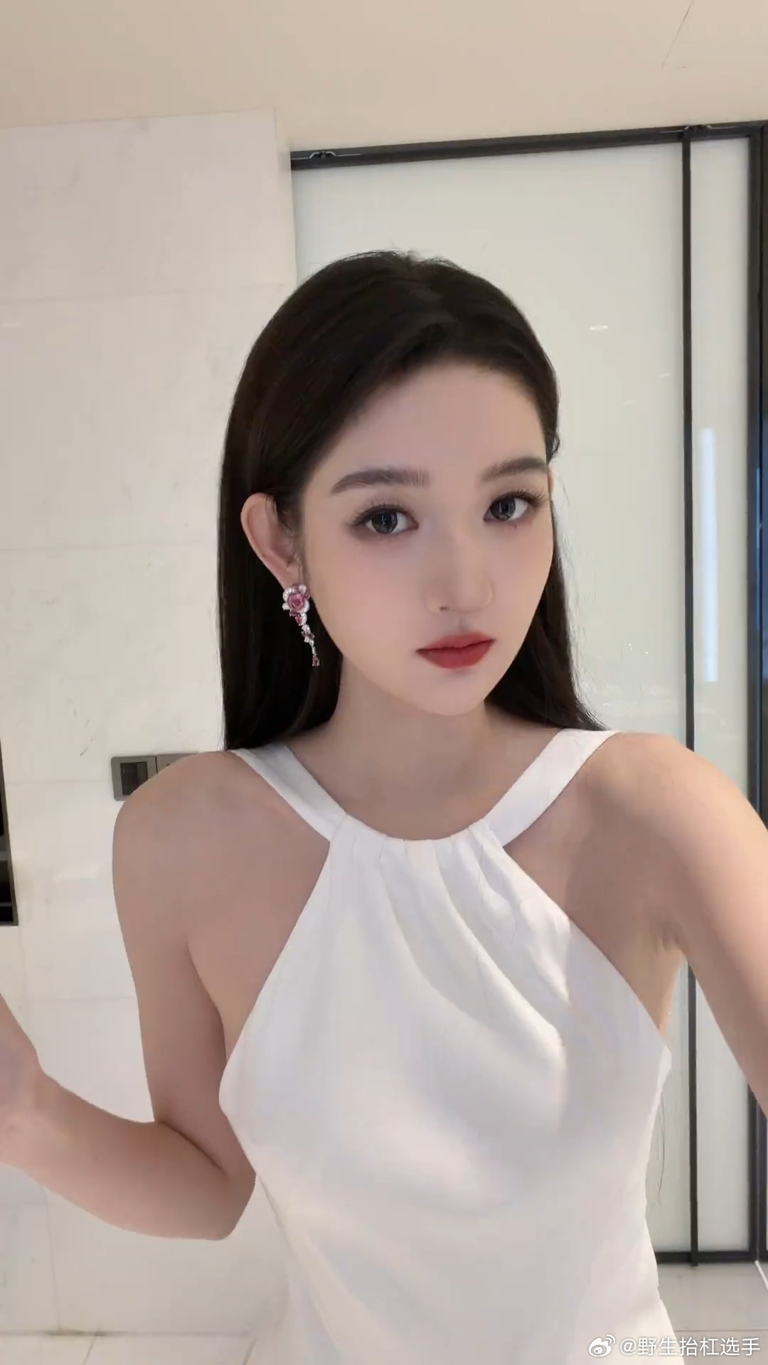 王玉雯动作指导李川老师王玉雯你在拿这张美丽的脸干什么！展示妆容到一半开始咬手指w