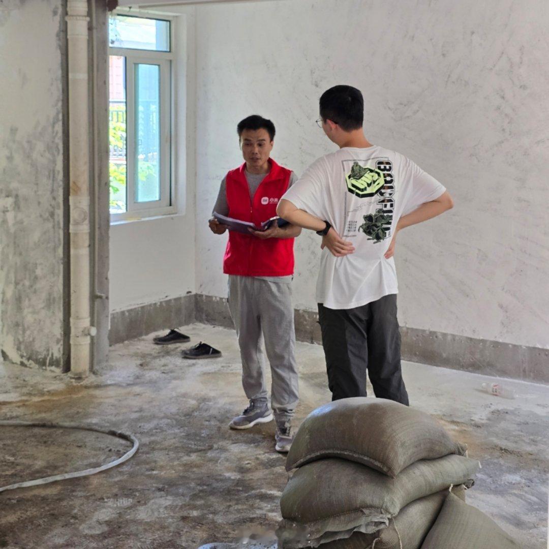 喊小米空调的师傅上门测量了，看看新房子的空调咋装比较划算 ​​​