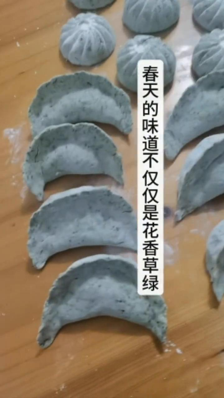 清明果。
春天的味道不仅仅是花香草绿，更是餐桌上的新鲜与美味。中国饮食讲究色香味