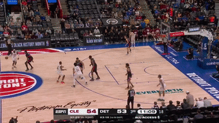 NBA常规赛骑士vs活塞 骑士客场119-122加时不敌东部第一的活塞，哈登和米