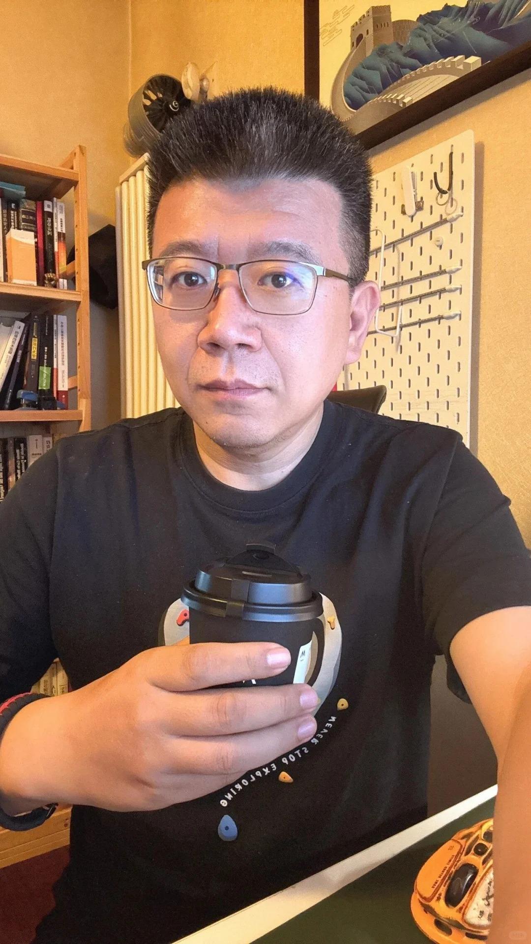 重仓300W恒生科技，何时回本？
今天恒生科技又大跌了！
2025年10月份，
