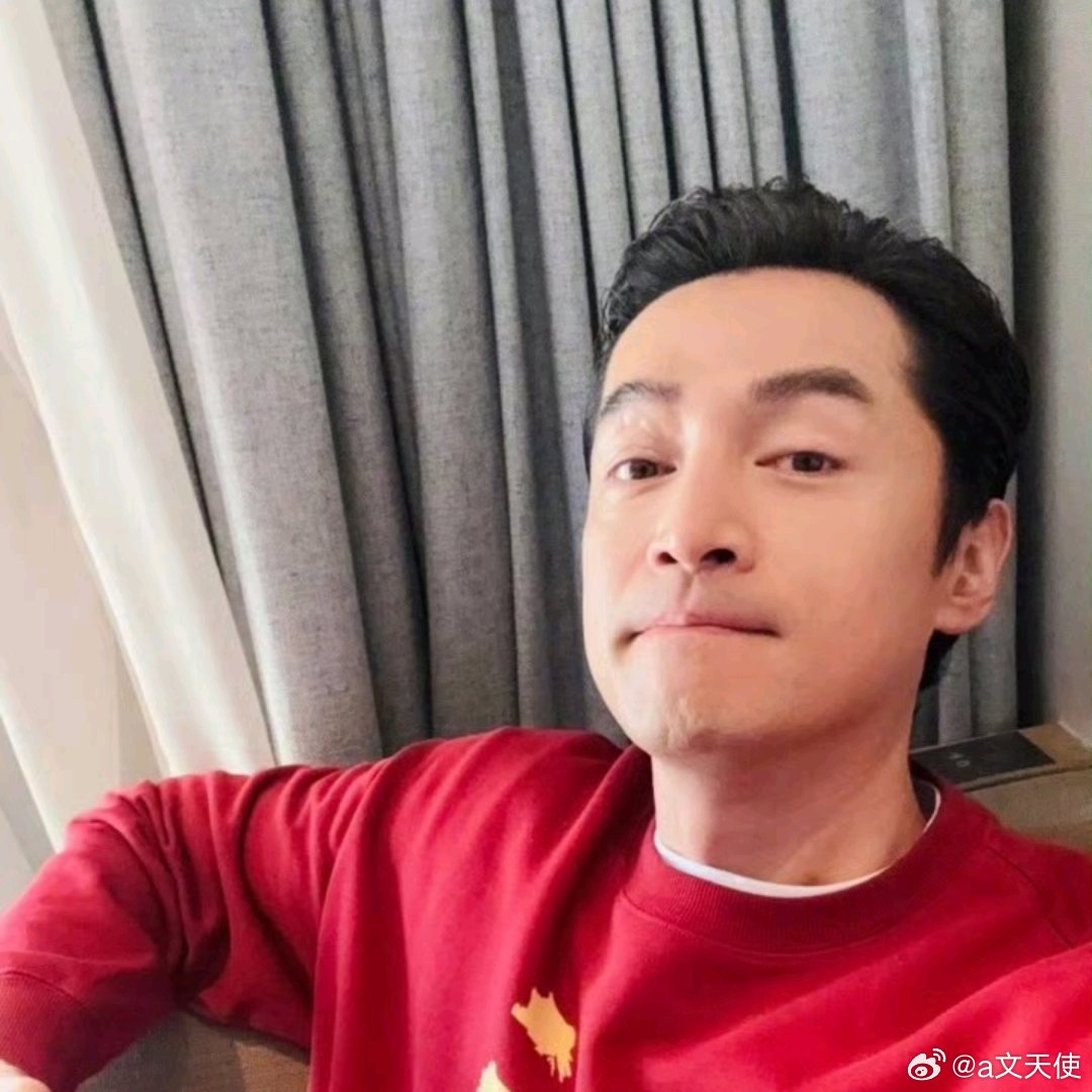 近期，一位自称胡歌初恋女友的Y女士向媒体披露了24年前的恋爱细节，引发网络热议。