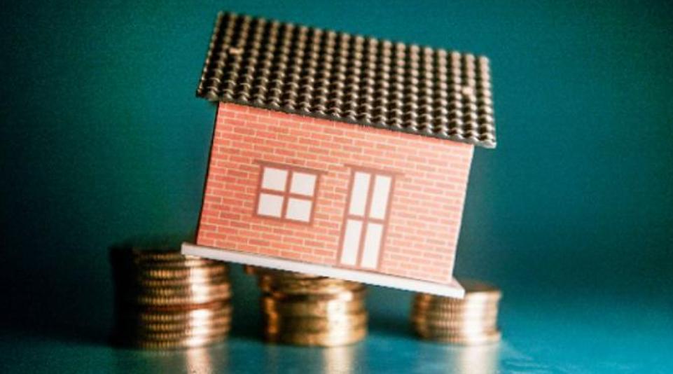 杭州有楼盘买房最多送两斤黄金，折合 47.28 万返现
能怎么办呢？
一方面是买