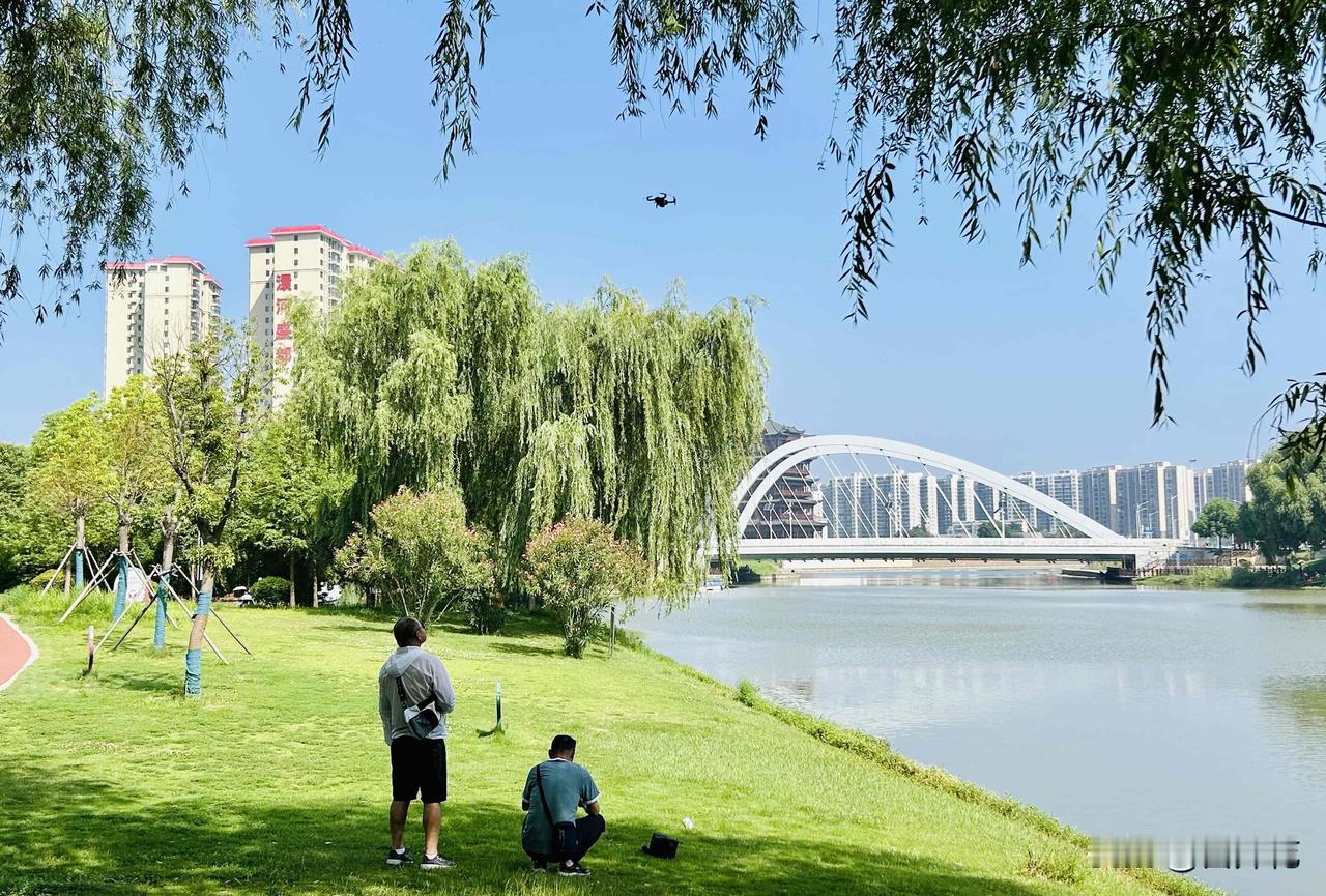 用无人机捕捉老澴河风光（随手拍）。孝感城区的老澴河在完成生态环境改造后，风景格外