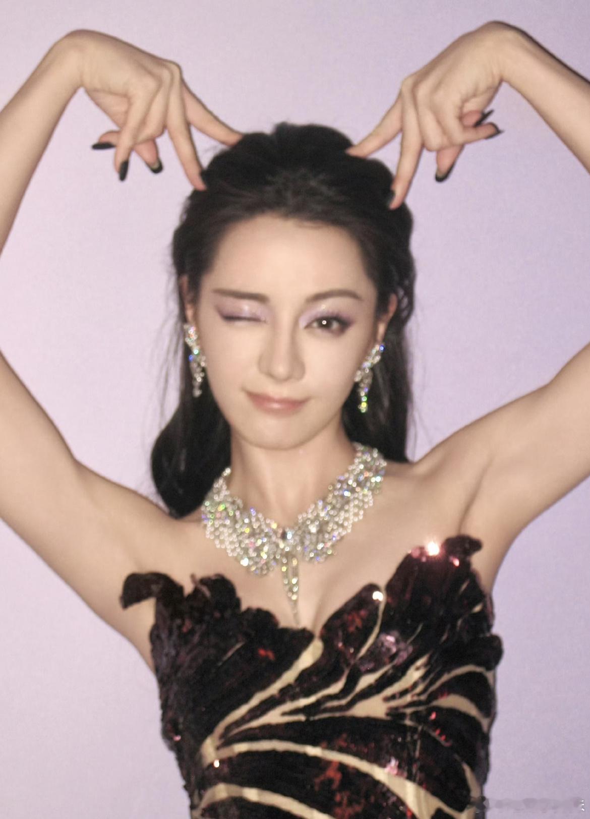 迪丽热巴这是真女明星 