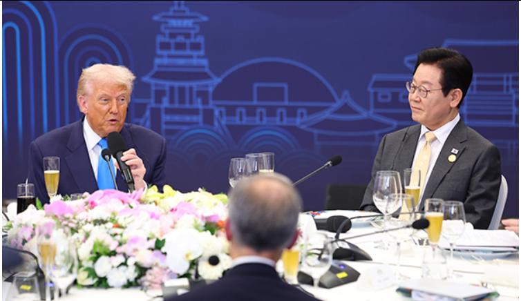 近日，美韩核潜艇项目陷入僵局，迟迟未见书面协议达成。所谓“美国是否愿意转让敏感技