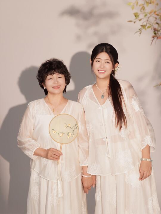 当妈后，继续做“女儿”是多么奢侈的幸福🥰